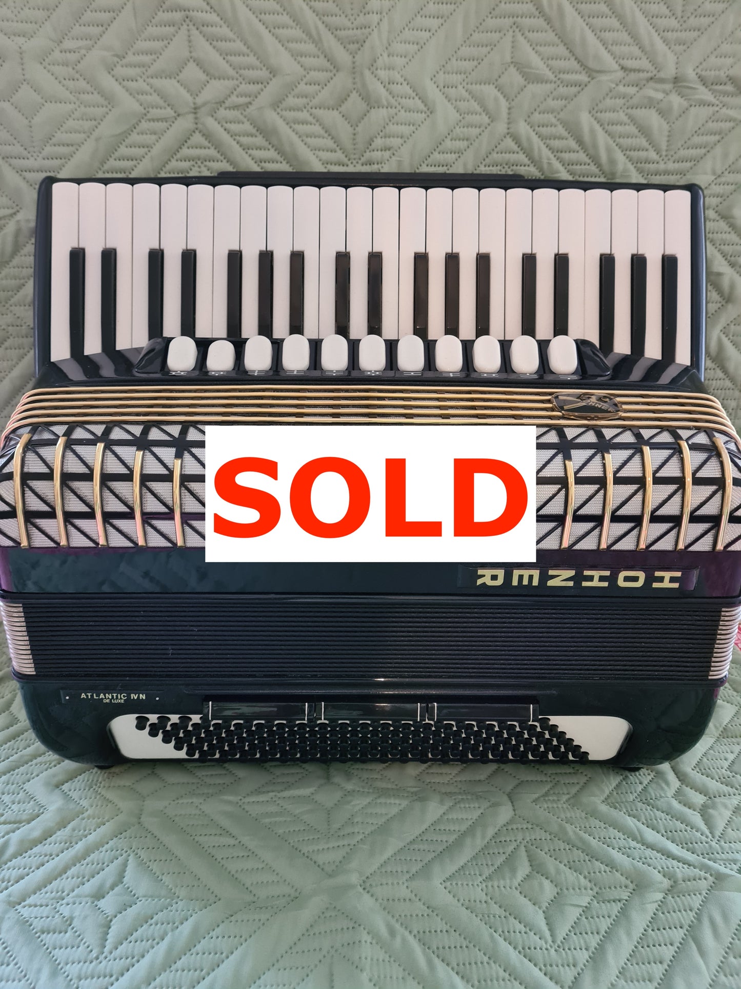 Sold- Akkordeon Hohner Atlantic IV 120 Bässe 11 Register Schwarz