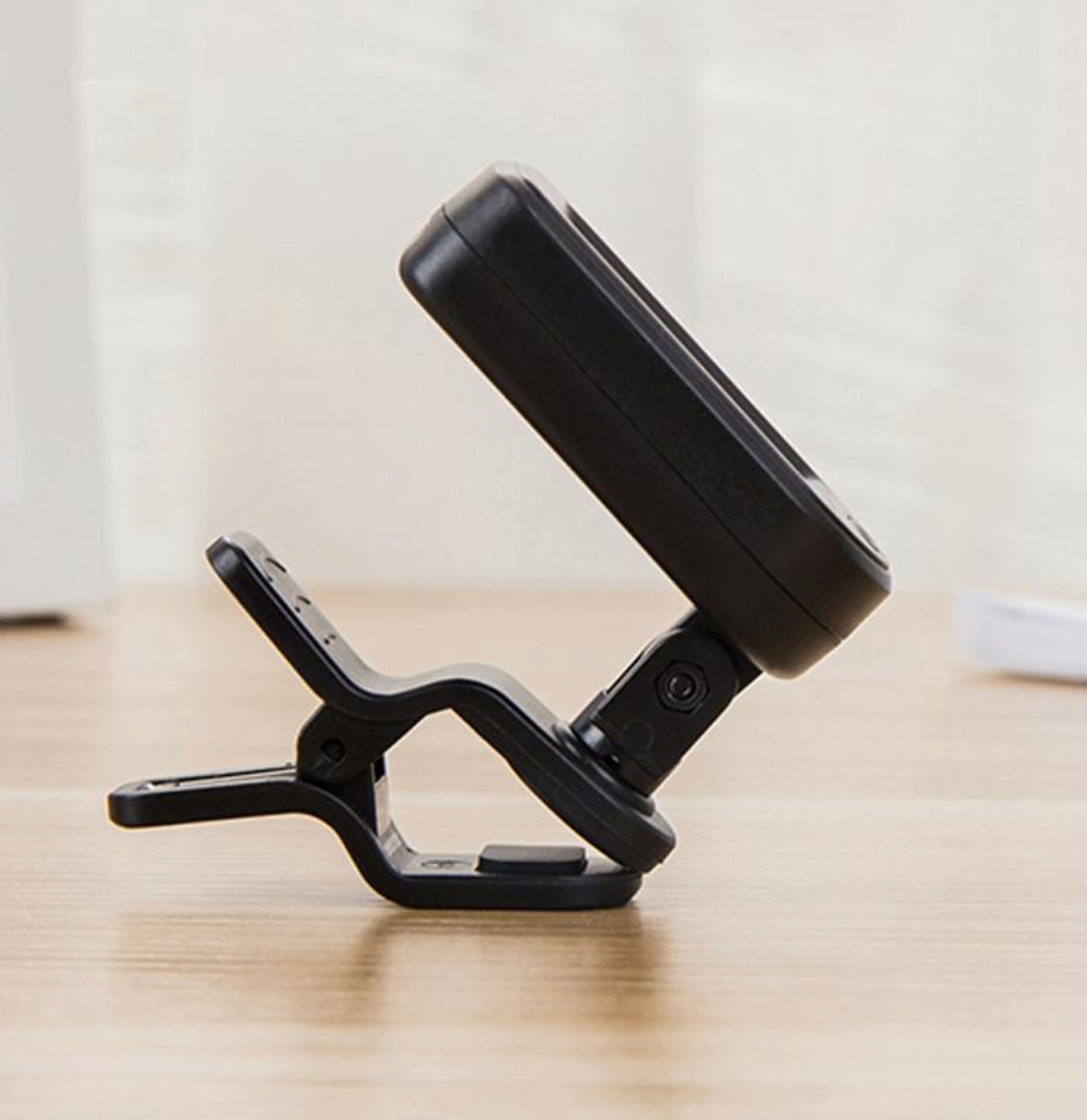 Chromatisches Stimmgerät von Costa Instruments, Clip-on für Gitarre, Ukulele, Bass und Violine, zeigt Stimmstatus auf Display
