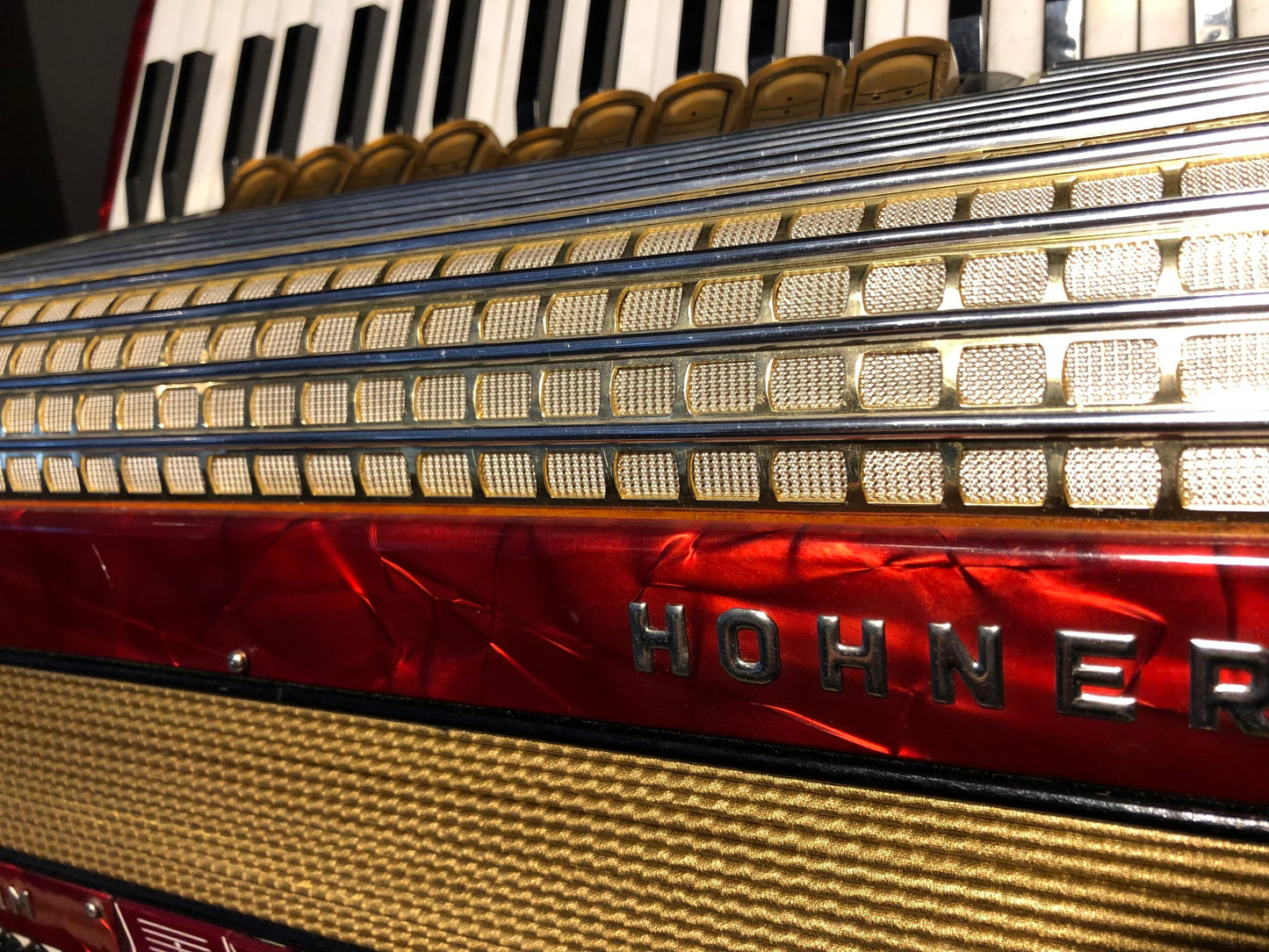 Akkordeon Hohner Verdi III M 120 Bass 9 Register Rot Gold