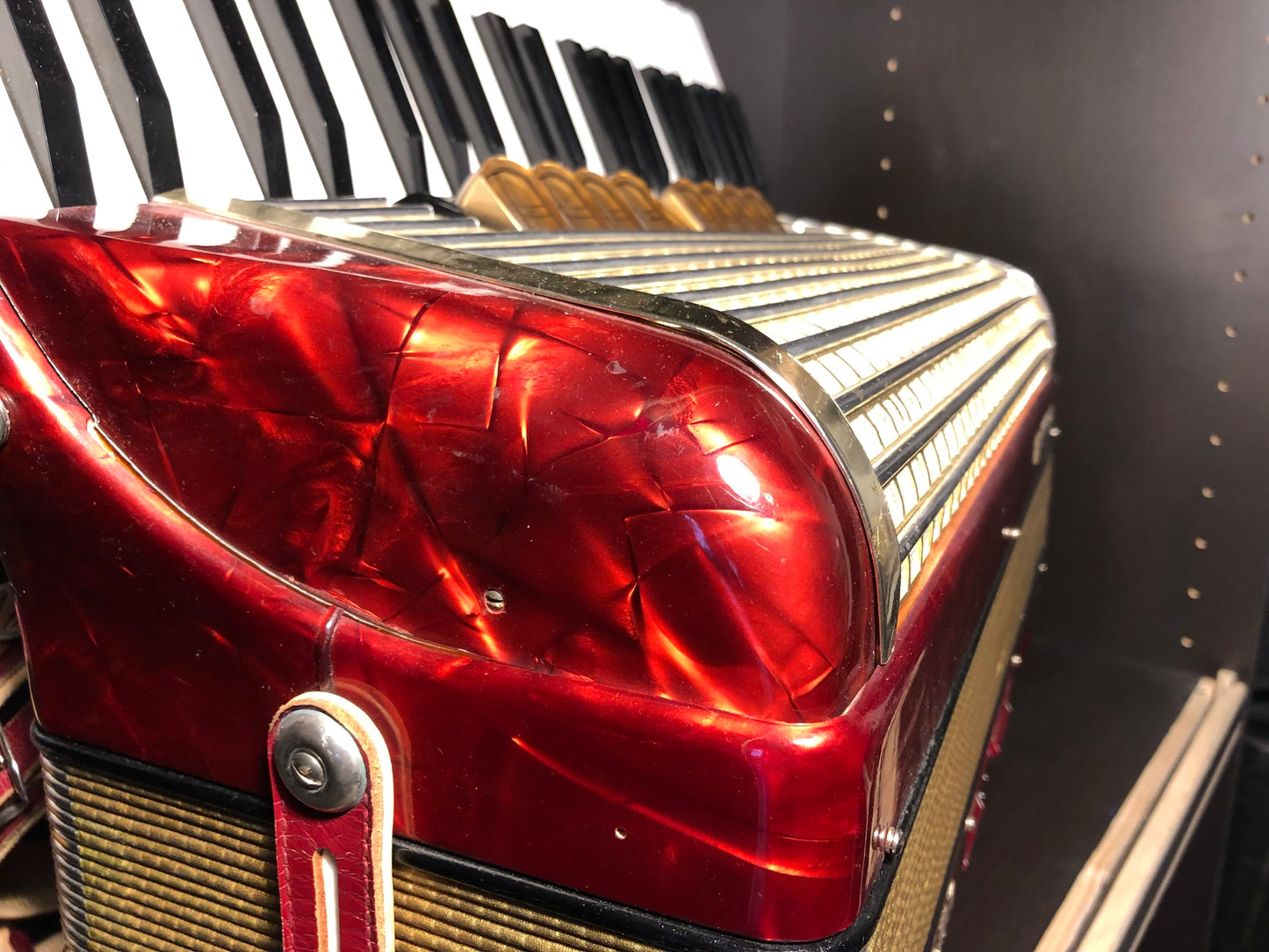 Akkordeon Hohner Verdi III M 120 Bass 9 Register Rot Gold