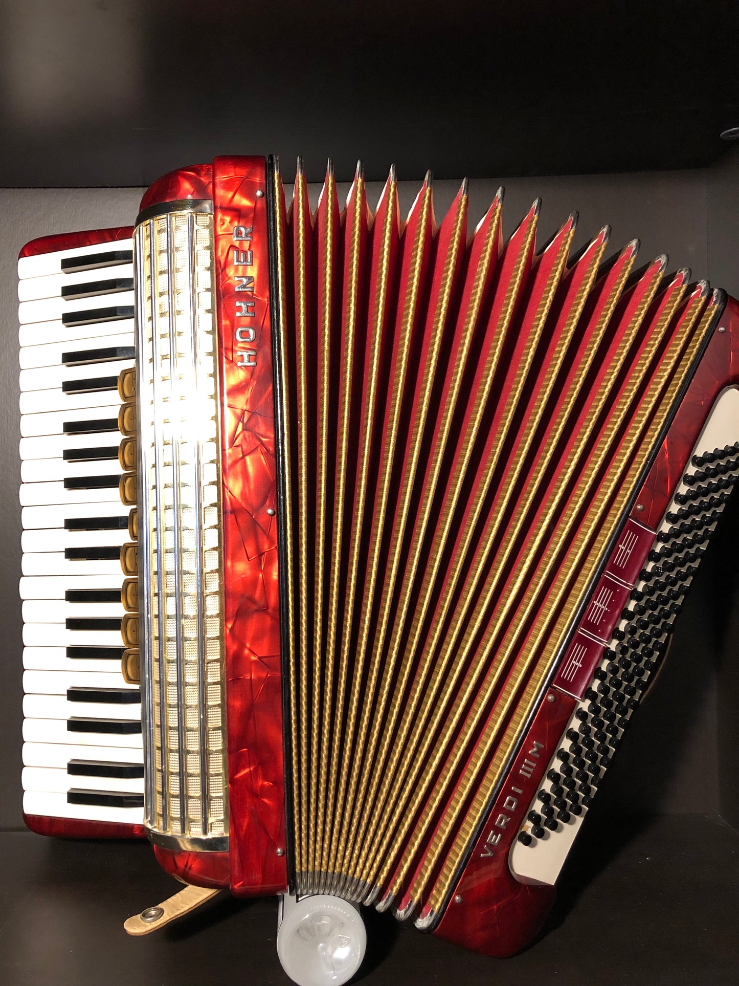 Akkordeon Hohner Rot Verdi III M 120 Bass Register 9 mit Koffer