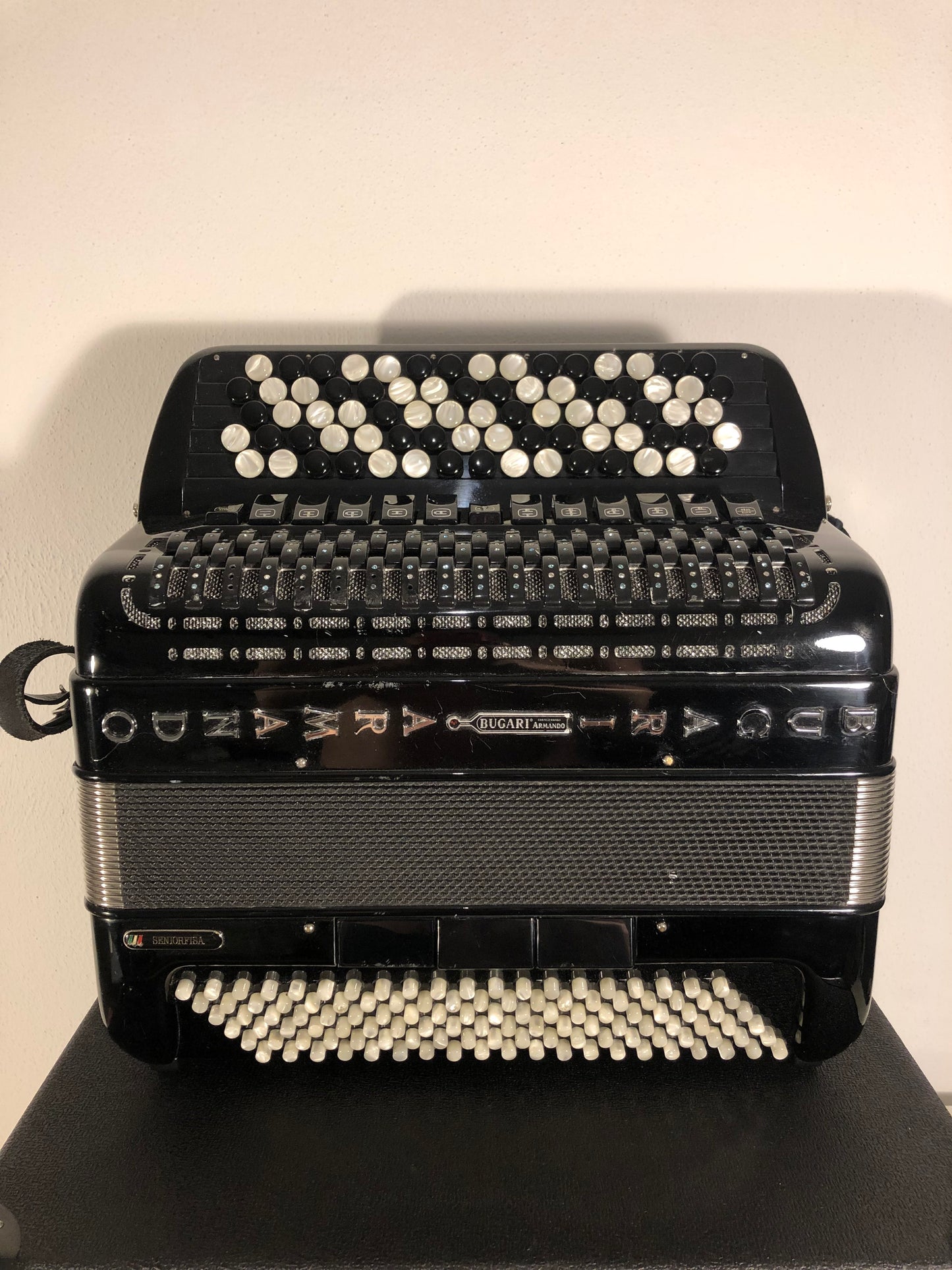 SOLD - Akkordeon Bugari Seniorfisa Armando Knopfakkordeon button accordion 13 Register 9 Register Schwarz Piano - Costa Instruments