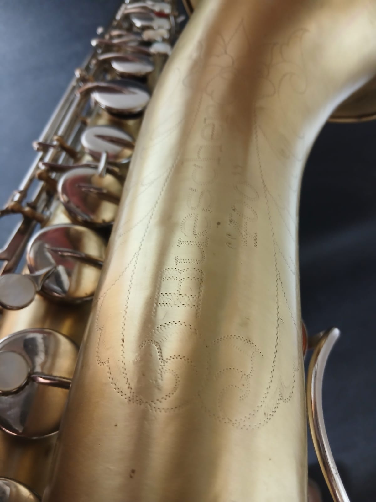 Buescher 400 Tenorsaxophon Saxofon Tenor Vintage gebürstet Gold mit Koffer und Garantie