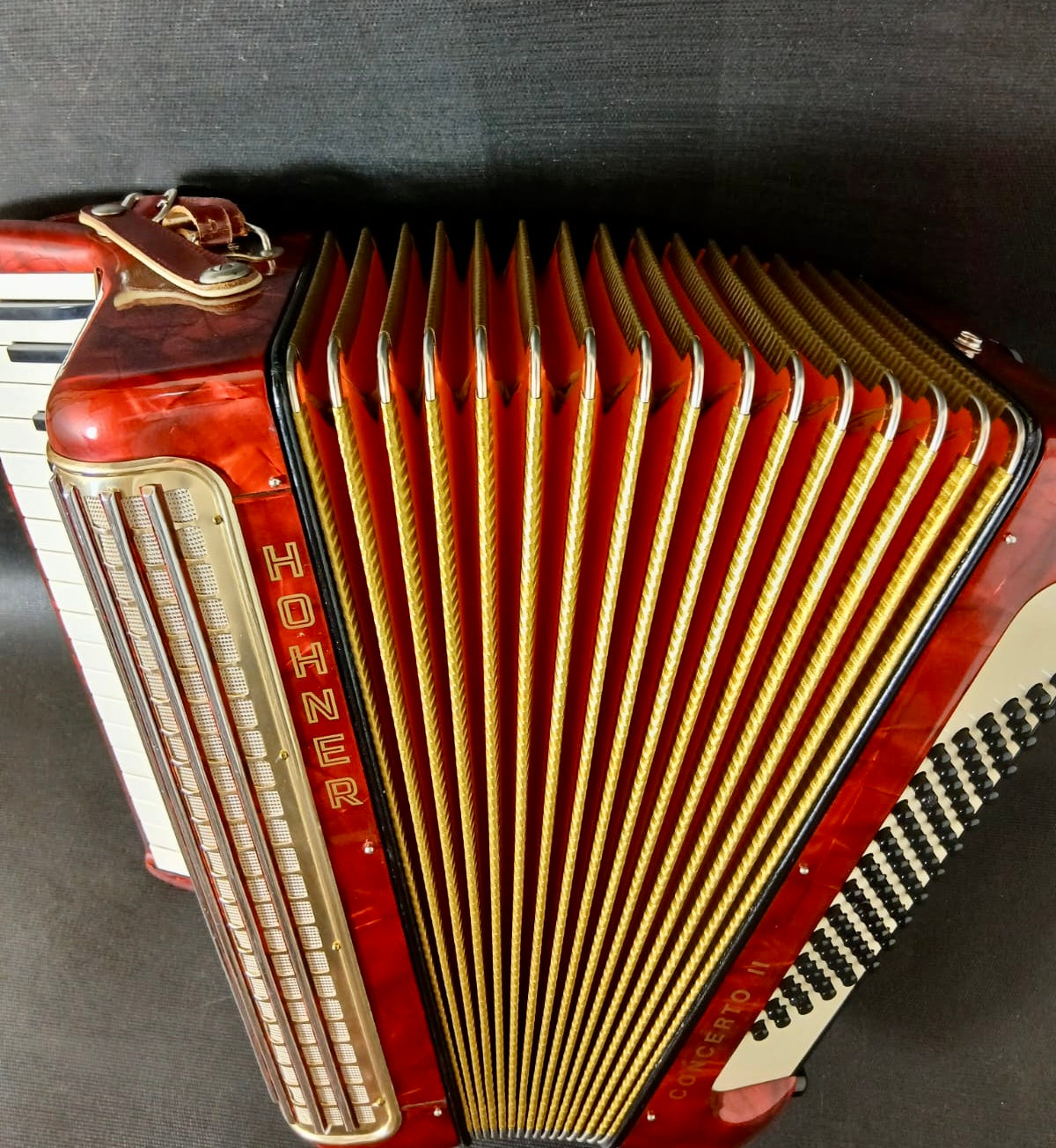 Akkordeon Hohner Concerto II Rot mit Garantie