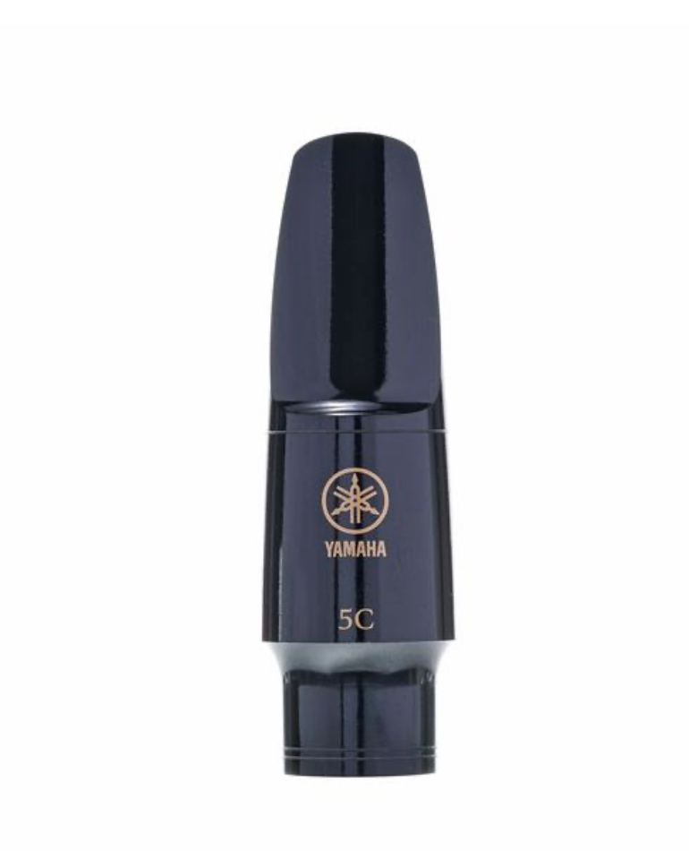 Yamaha 4C 5C 6C Mundstück für Altsaxophon von Costa Instruments, zeigt das Mundstück auf einem weißen Hintergrund
