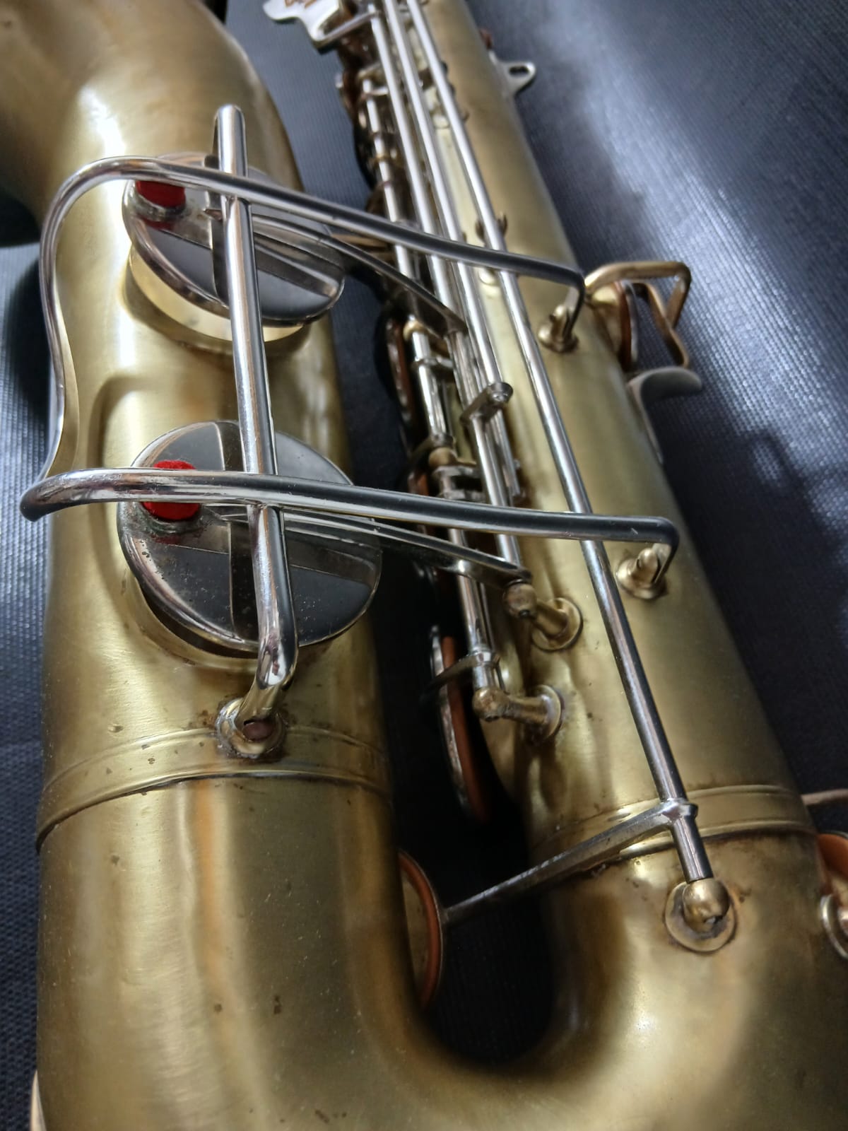 Buescher 400 Tenorsaxophon Saxofon Tenor Vintage gebürstet Gold mit Koffer und Garantie