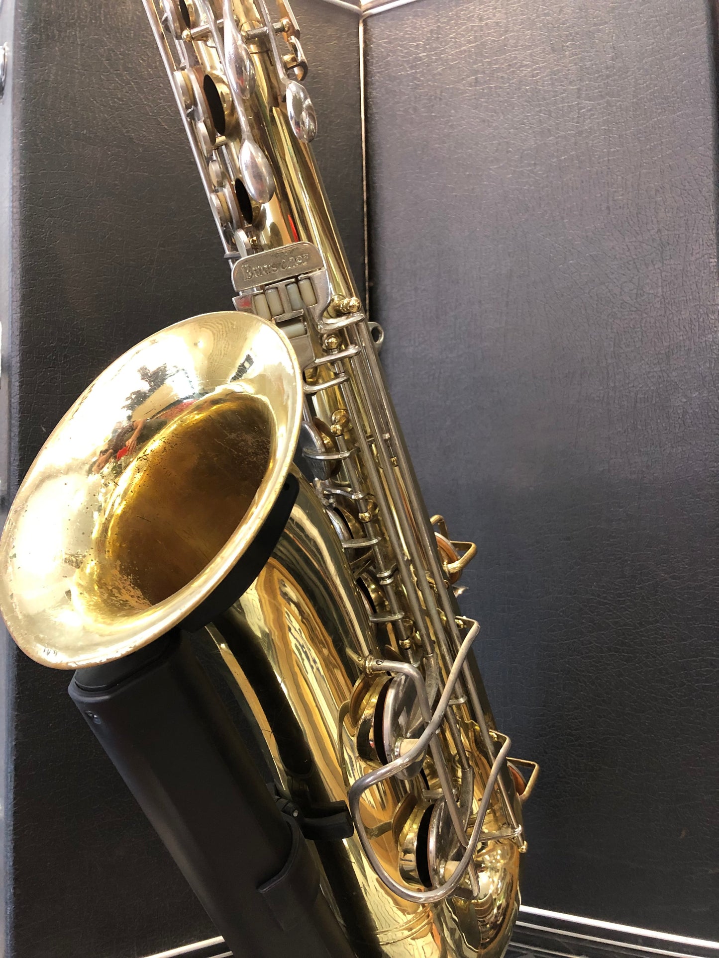 Costa Instruments Buescher 400 Tenorsaxophon, deutsches Tenorsaxophon mit Garantie, sichtbar mit goldfarbenem Finish.