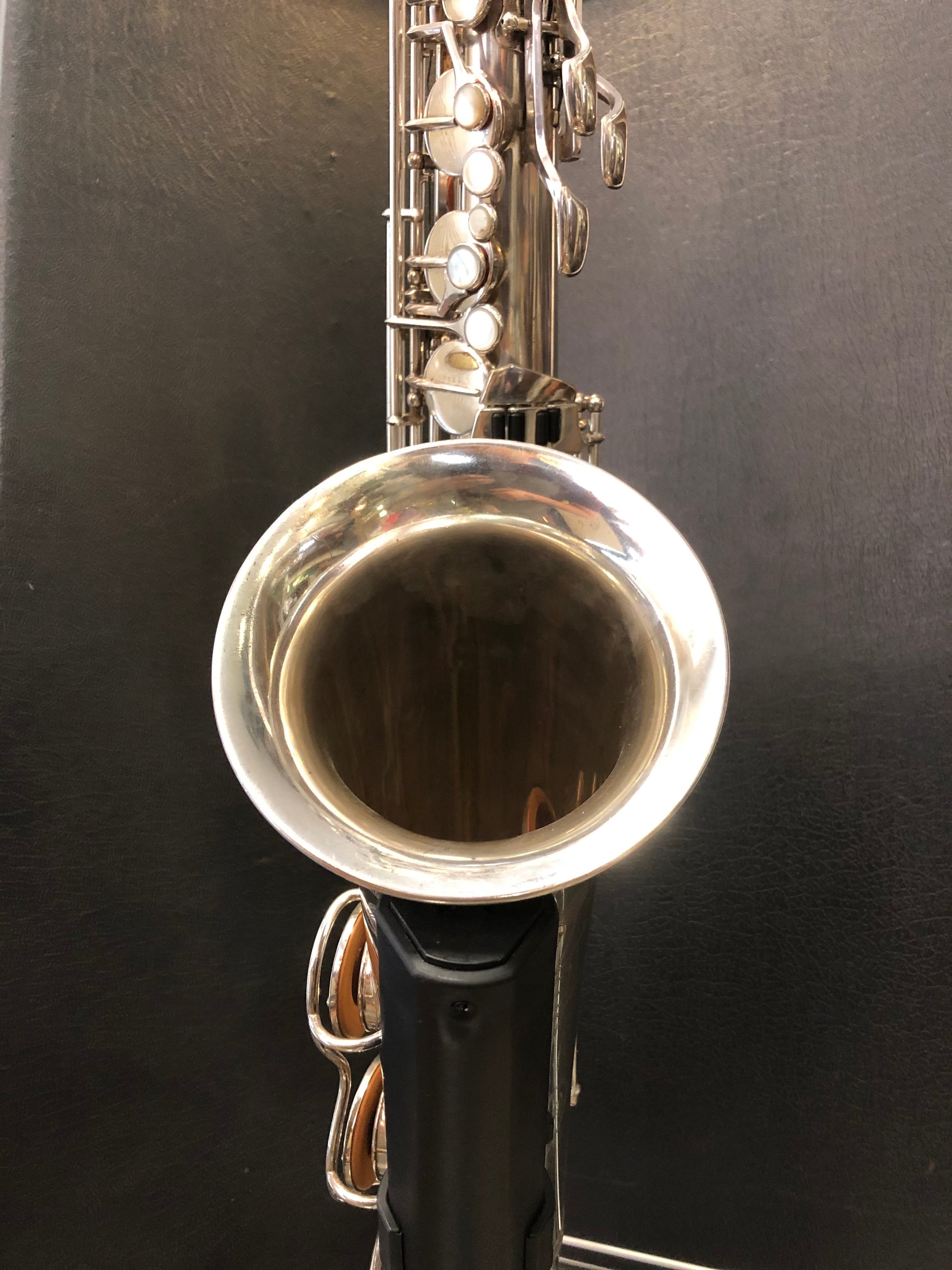 Hohner President versilbertes Tenorsaxophon von Costa Instruments, detailreiche Ansicht des Instruments