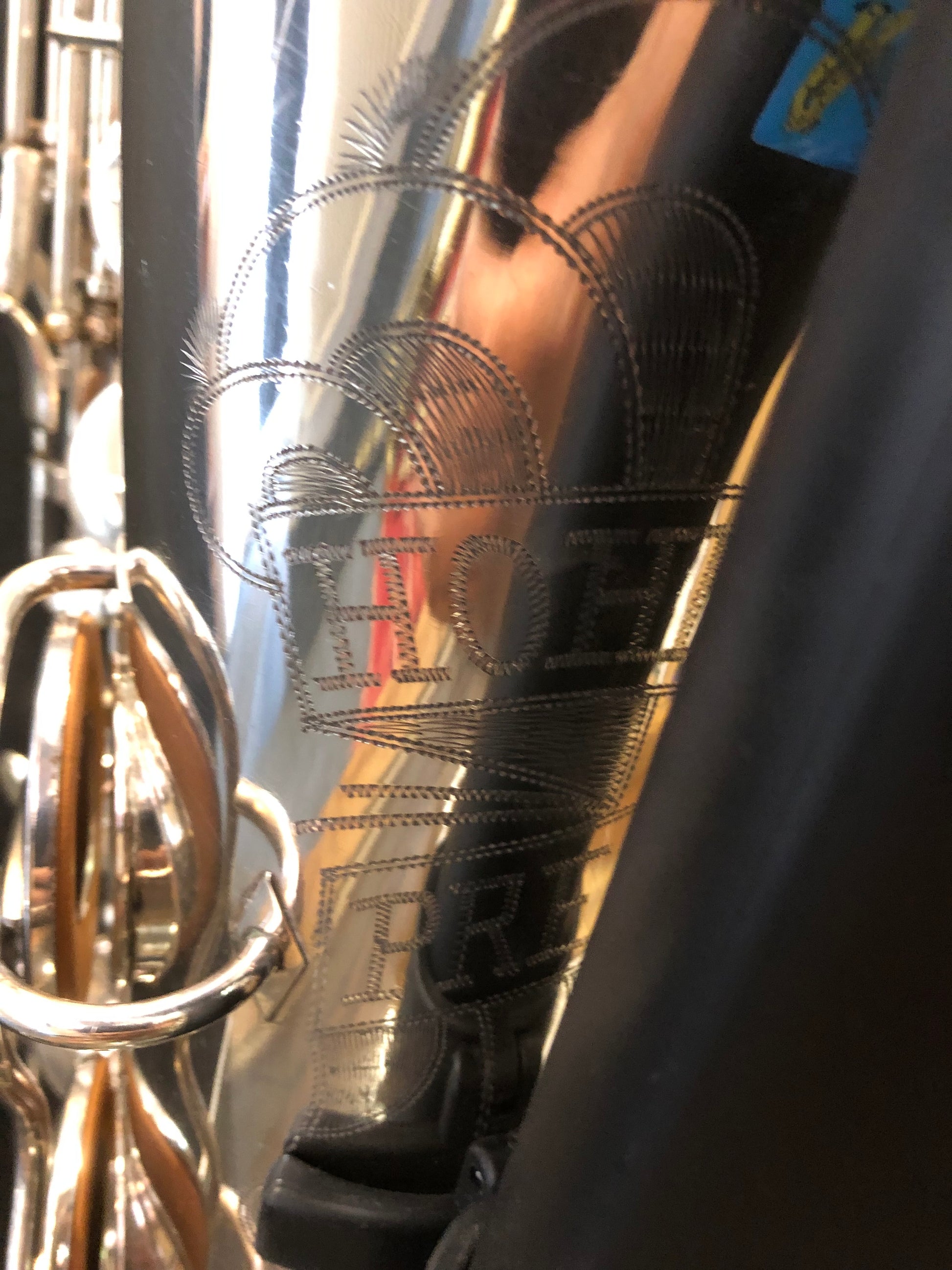 Hohner President versilbertes Tenorsaxophon von Costa Instruments, detaillierte Ansicht des Instruments mit Klappen und Gravur