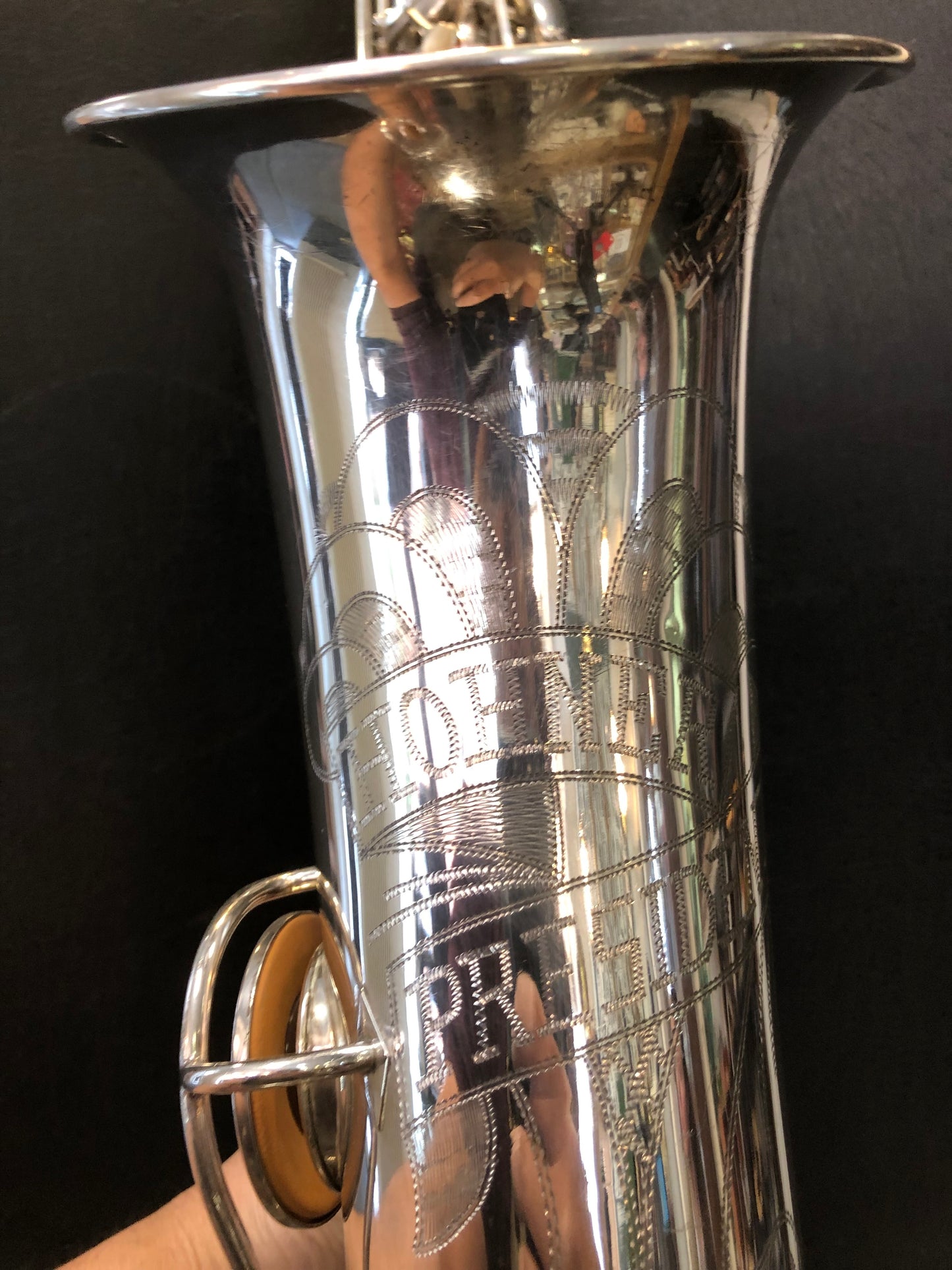 Hohner President versilbertes Tenorsaxophon von Costa Instruments, detailreiche Ansicht des Musikinstruments