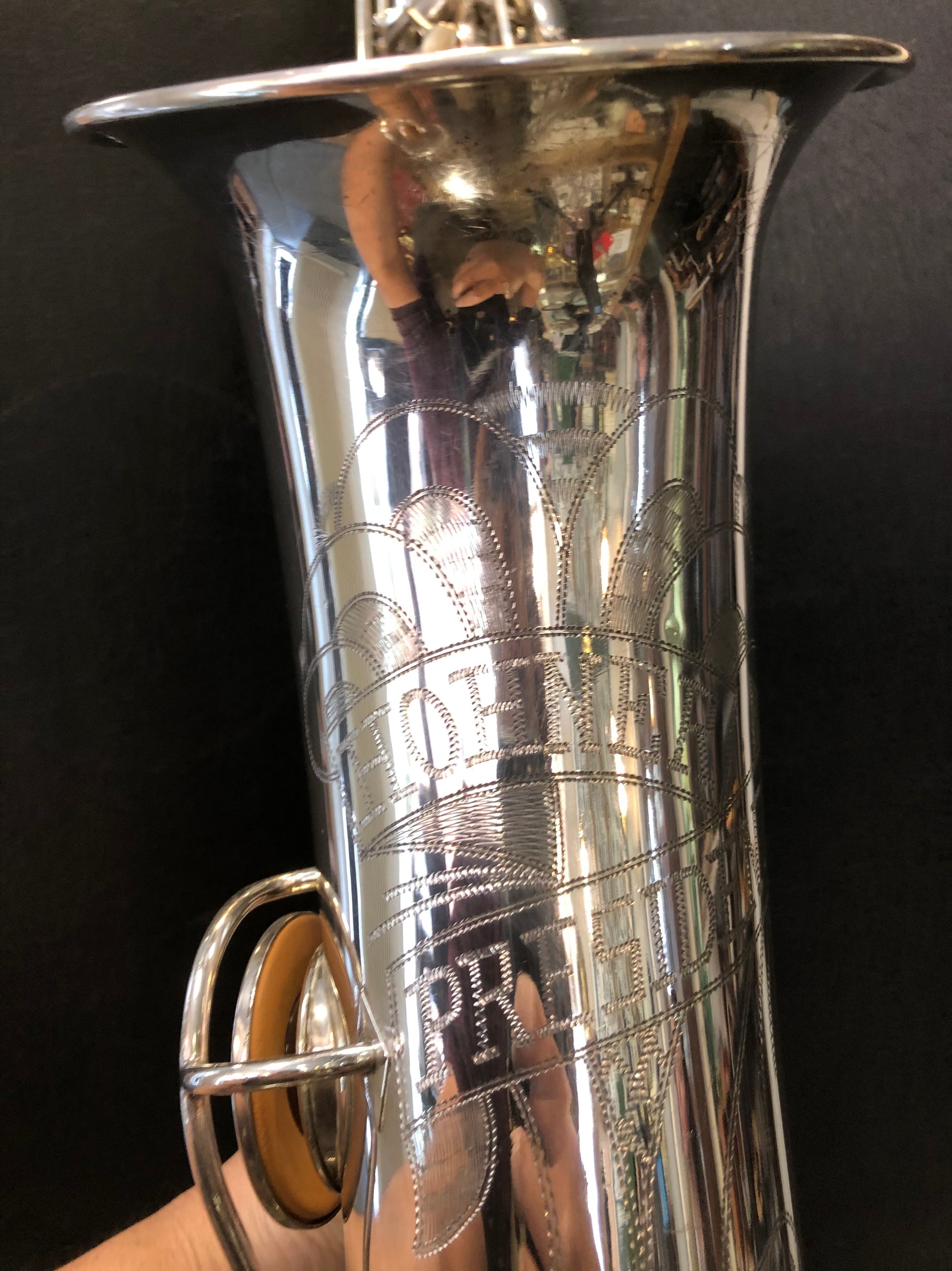 Hohner President versilbertes Tenorsaxophon von Costa Instruments, detailreiche Ansicht des Musikinstruments