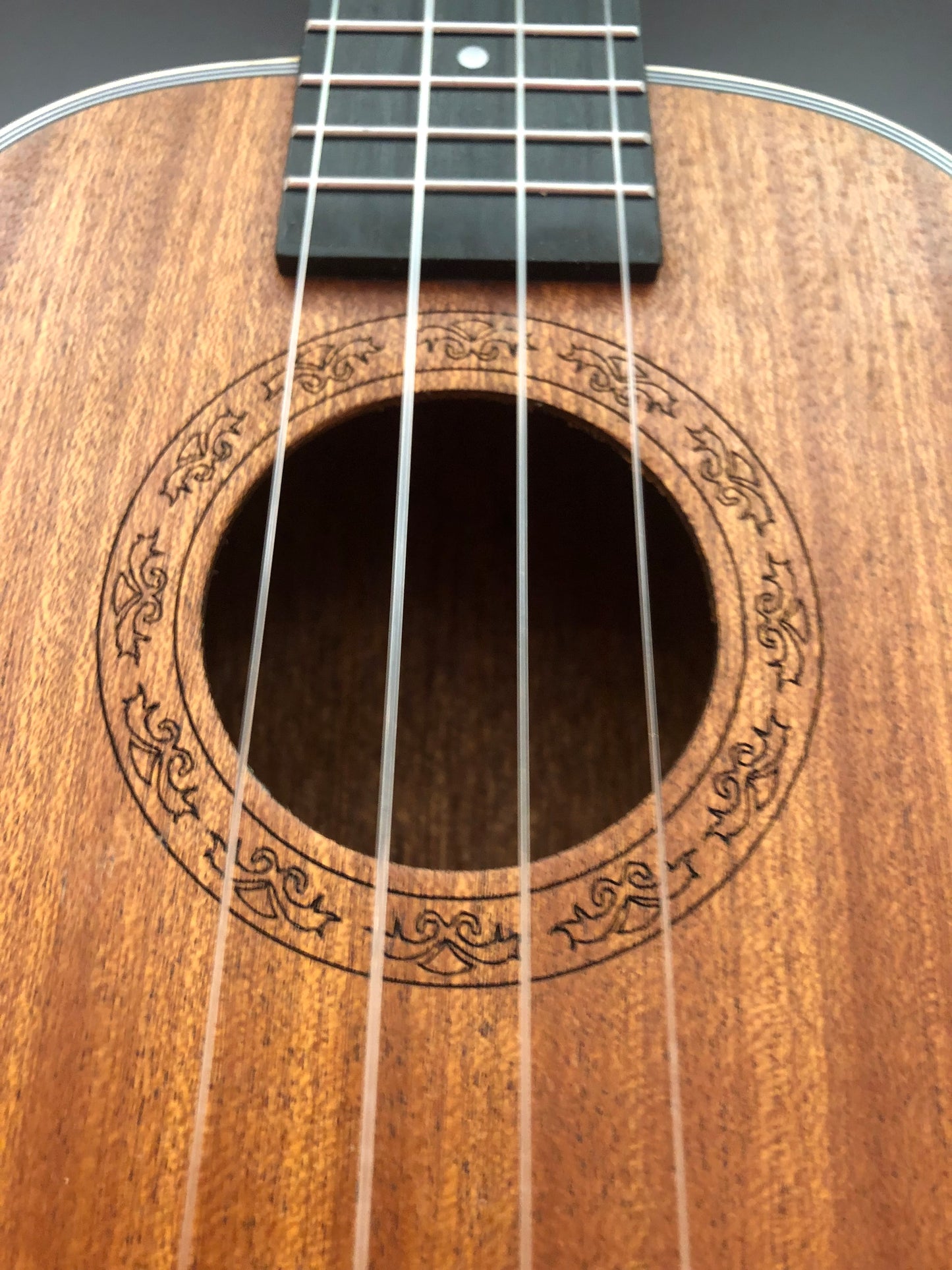 Concert Ukulele Konzert Mahagoni 23 Zoll mit Tasche