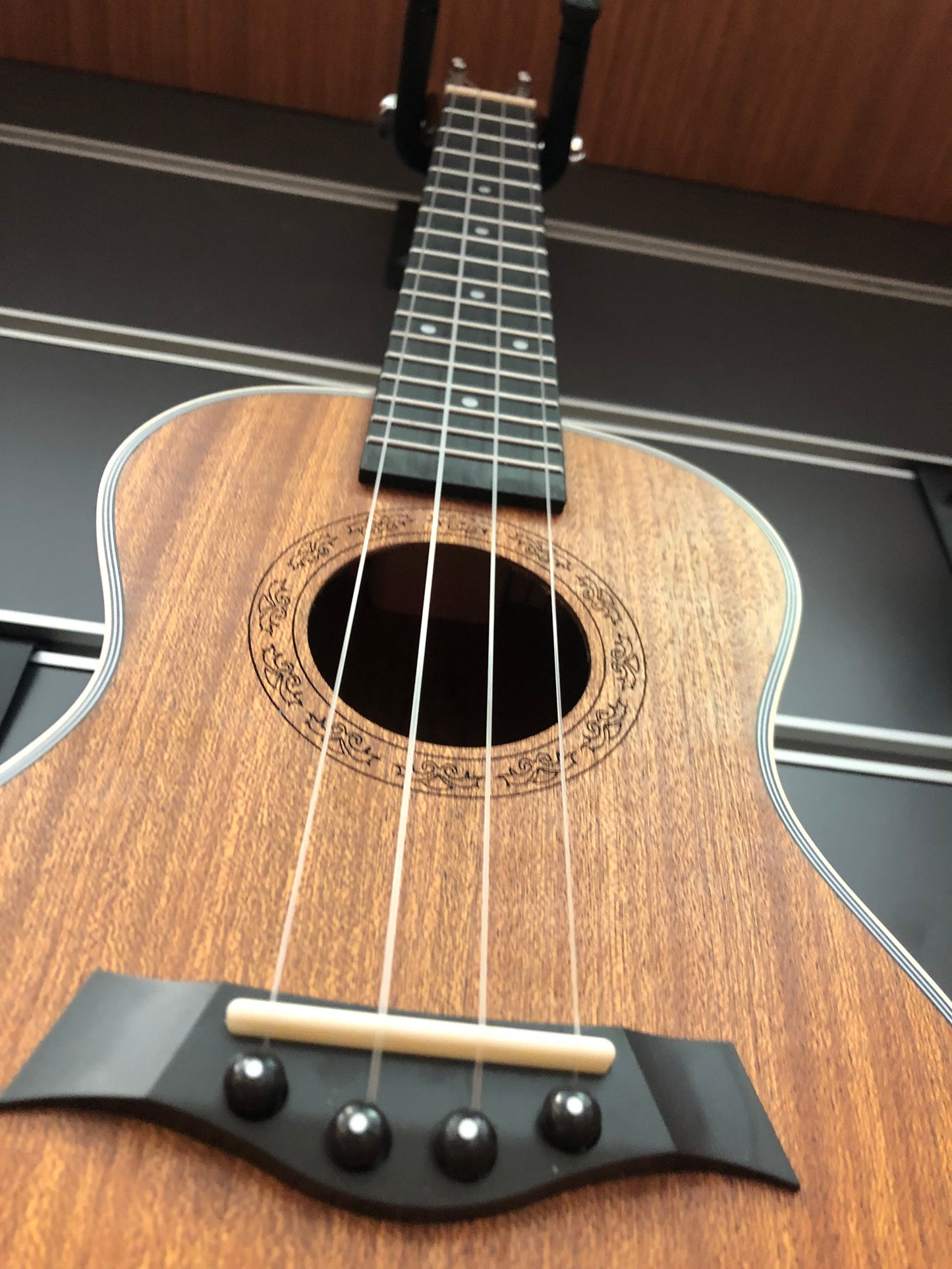 Concert Ukulele Konzert Mahagoni 23 Zoll mit Tasche