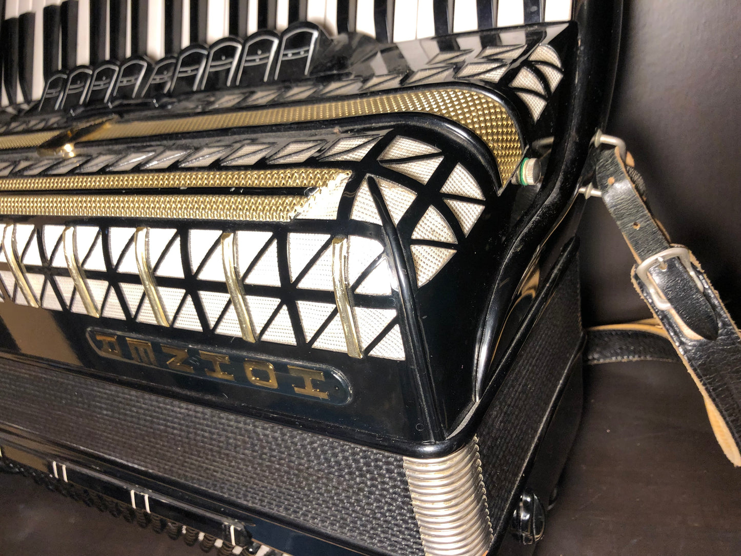 Akkordeon Hohner Atlantic III schwarz gold 9 Register + Seitenregister