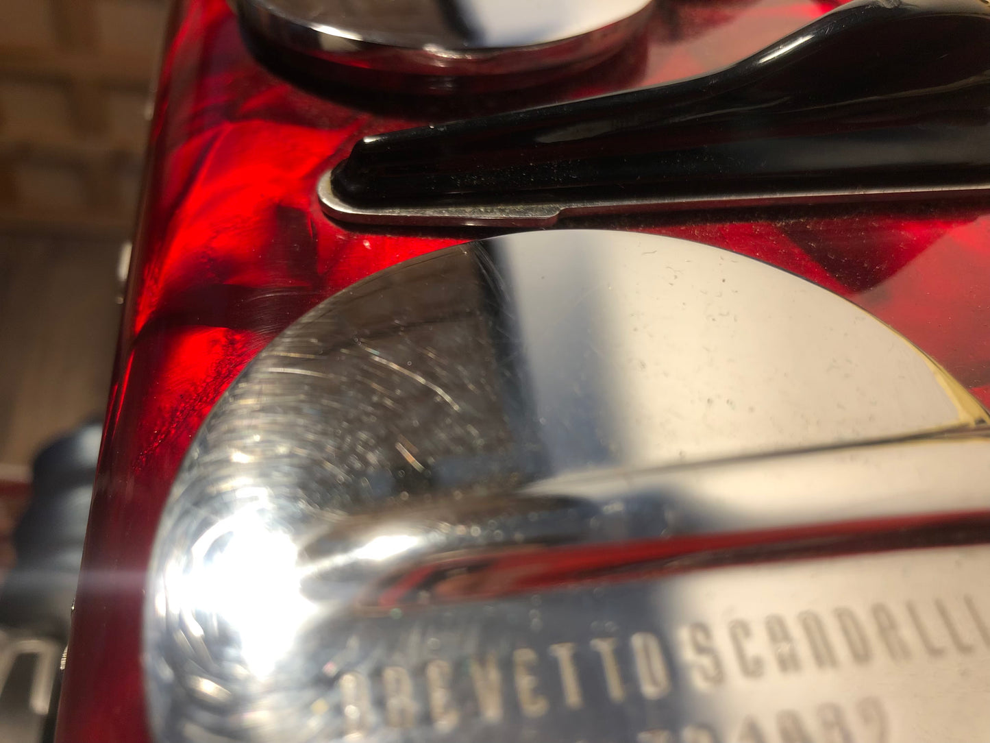 Scandalli Brevetto 120 Bässe 9 Register Rot mit Saxophonklappen spielbereit