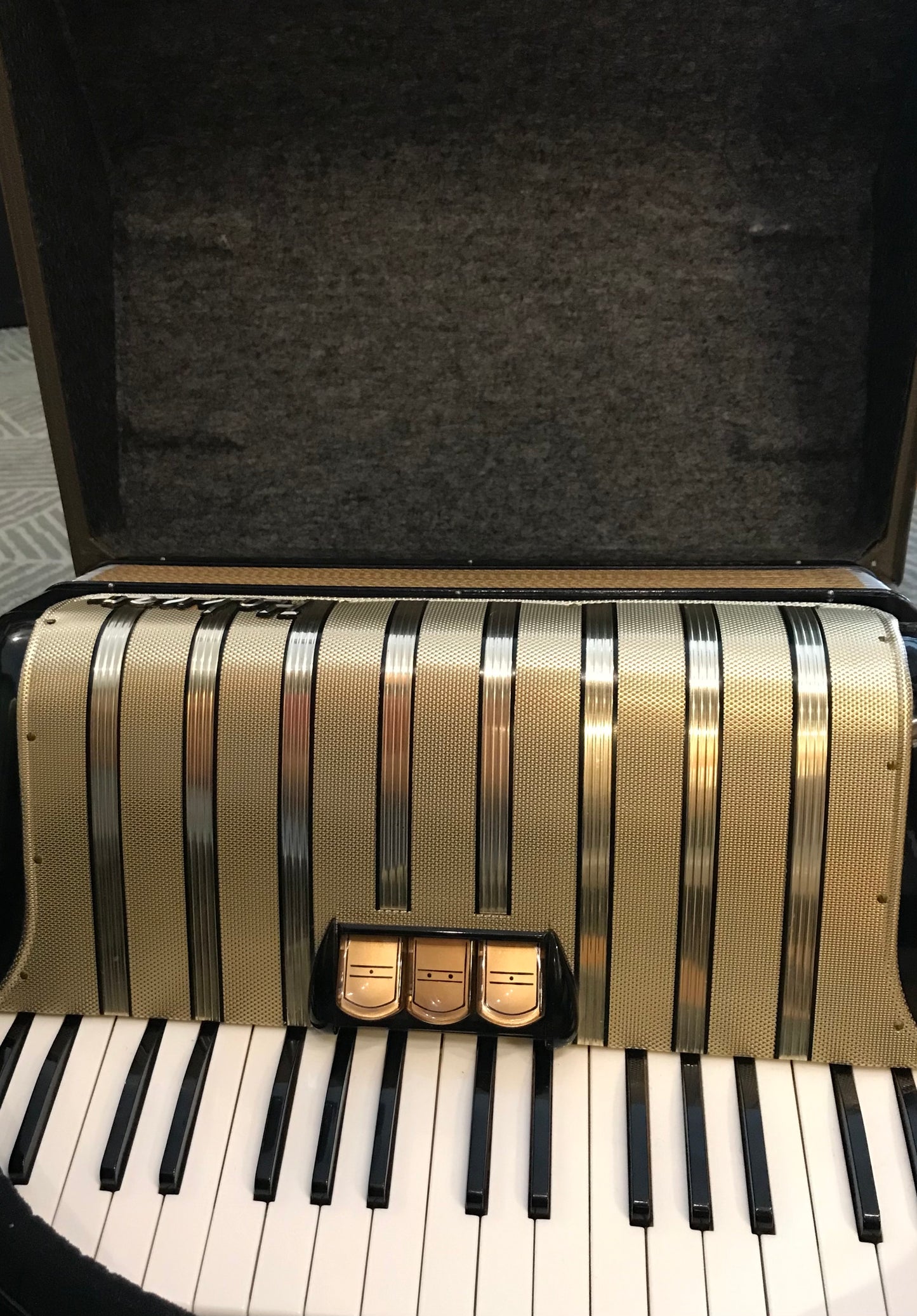 Accordion Hohner Concerto II 72 Bass Ready to Play