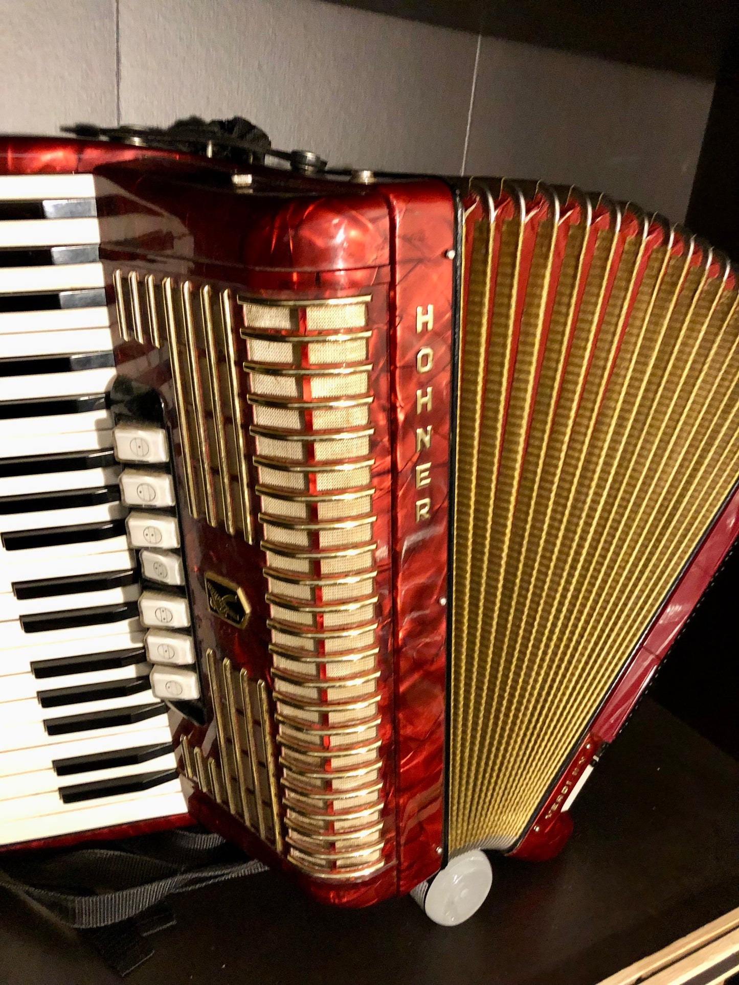 Akkordeon Hohner Verdi II N 96 bass gold Rot 7 Diskantregister 3 Bassregister