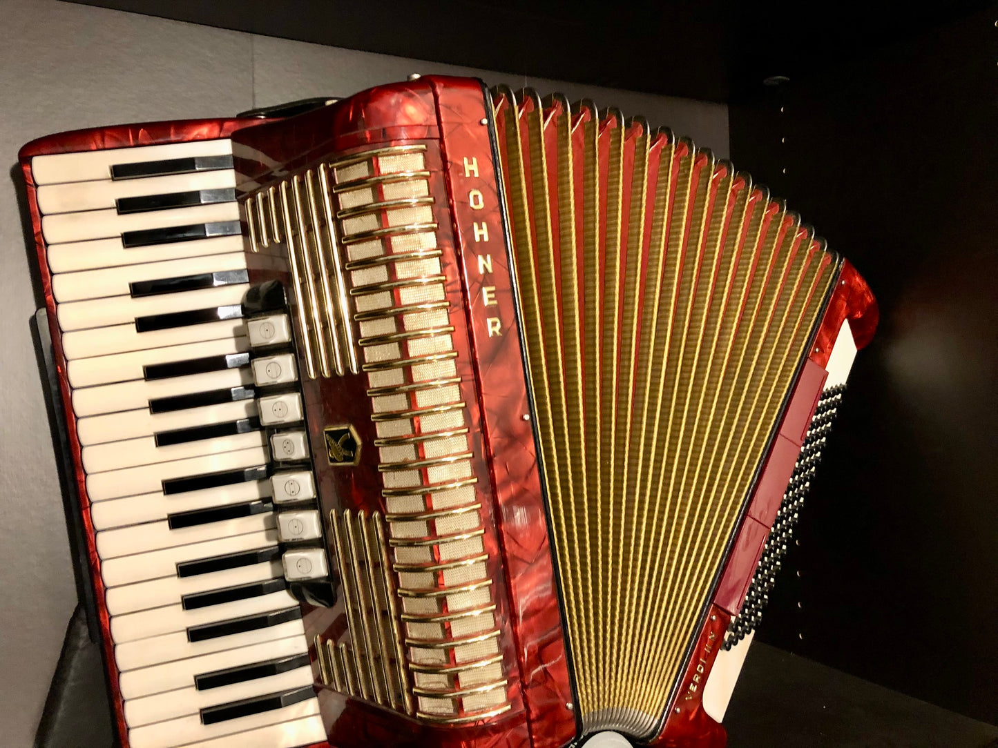 Akkordeon Hohner Verdi II N 96 bass gold Rot 7 Diskantregister 3 Bassregister