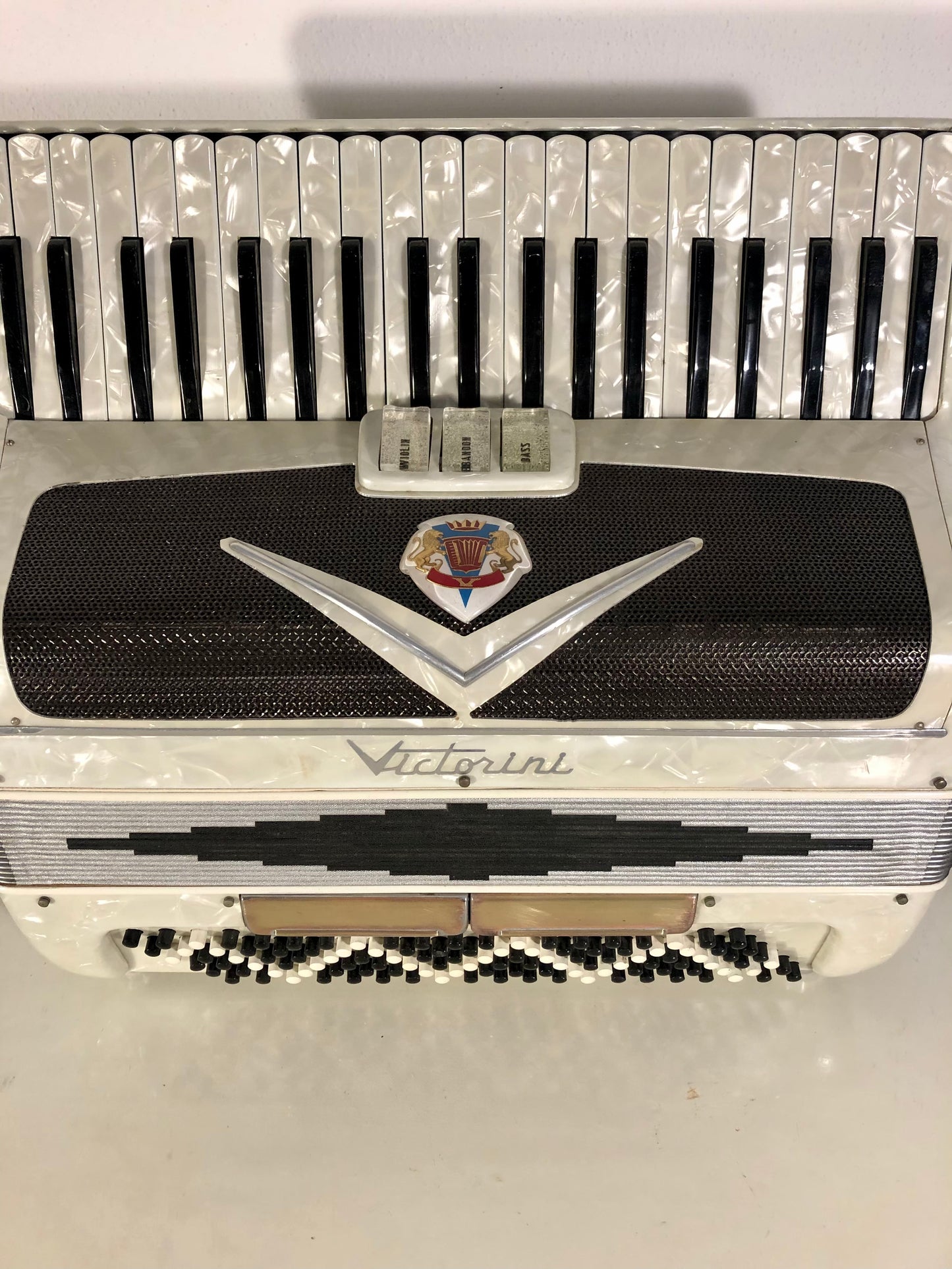 Akkordeon Victorini Castelfidardo Weiß 120 bass 3 Register Italien Leichtgewiche