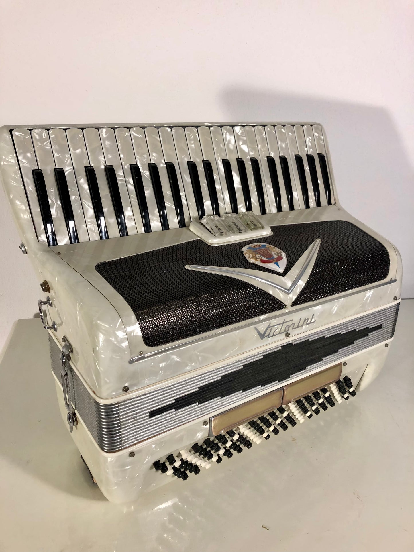 Akkordeon Victorini Castelfidardo Weiß 120 bass 3 Register Italien Leichtgewiche
