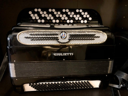 Giulietti Knopfakkordeon Akkordeon mit 120 Bässen und 7 Registern Gebraucht mit Garantie