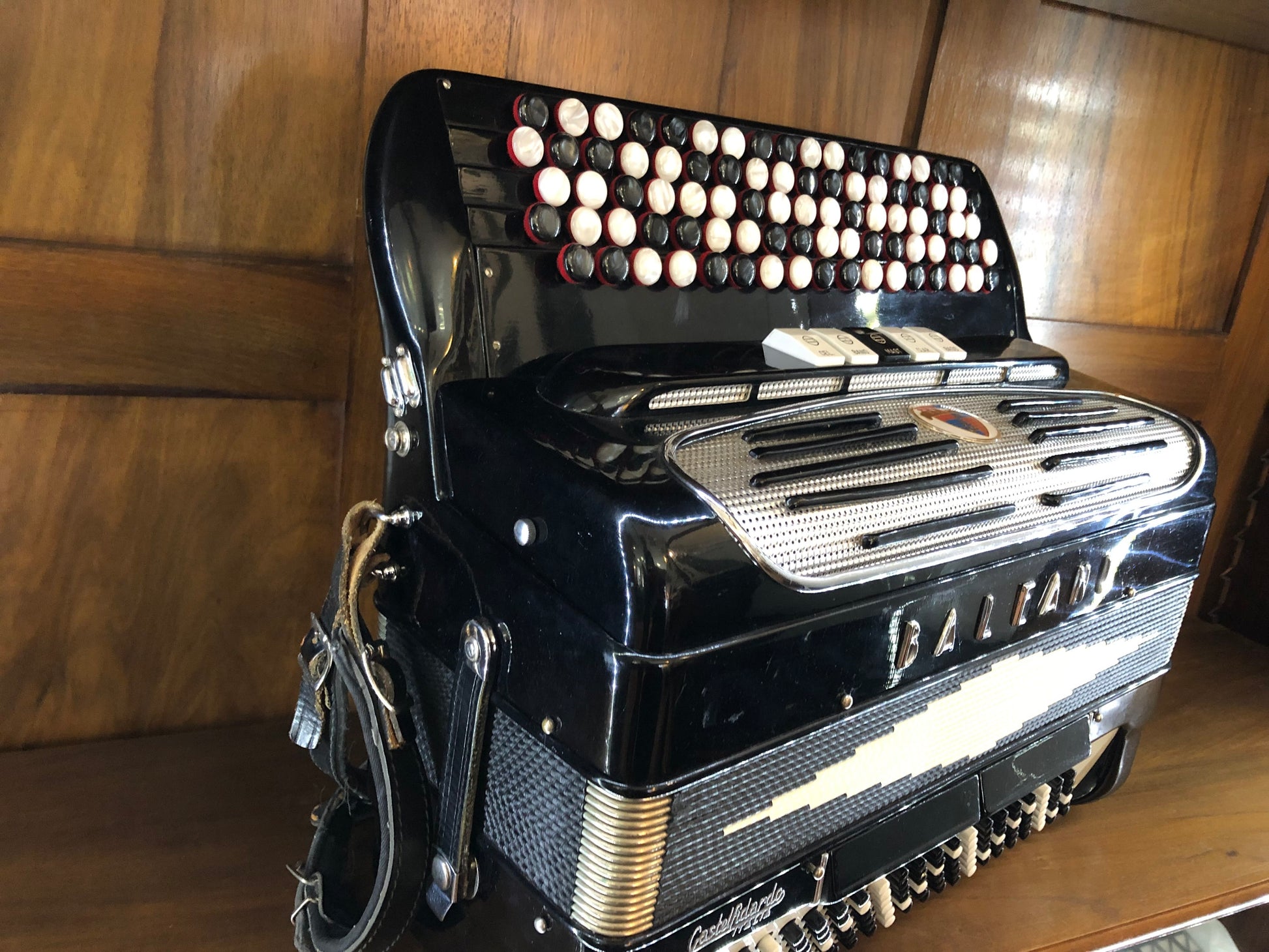 Gebrauchtes Costa Instruments Baleani Akkordeon 120 Bass mit 1 Jahr Garantie, Knopfakkordeon, in gutem Zustand, aus Castelfidardo