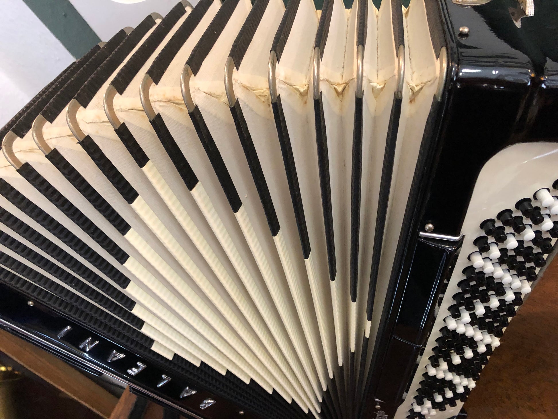 Gebrauchtes Costa Instruments Baleani Akkordeon 120 Bass mit 1 Jahr Garantie, Knopfakkordeon aus Castelfidardo, Italien