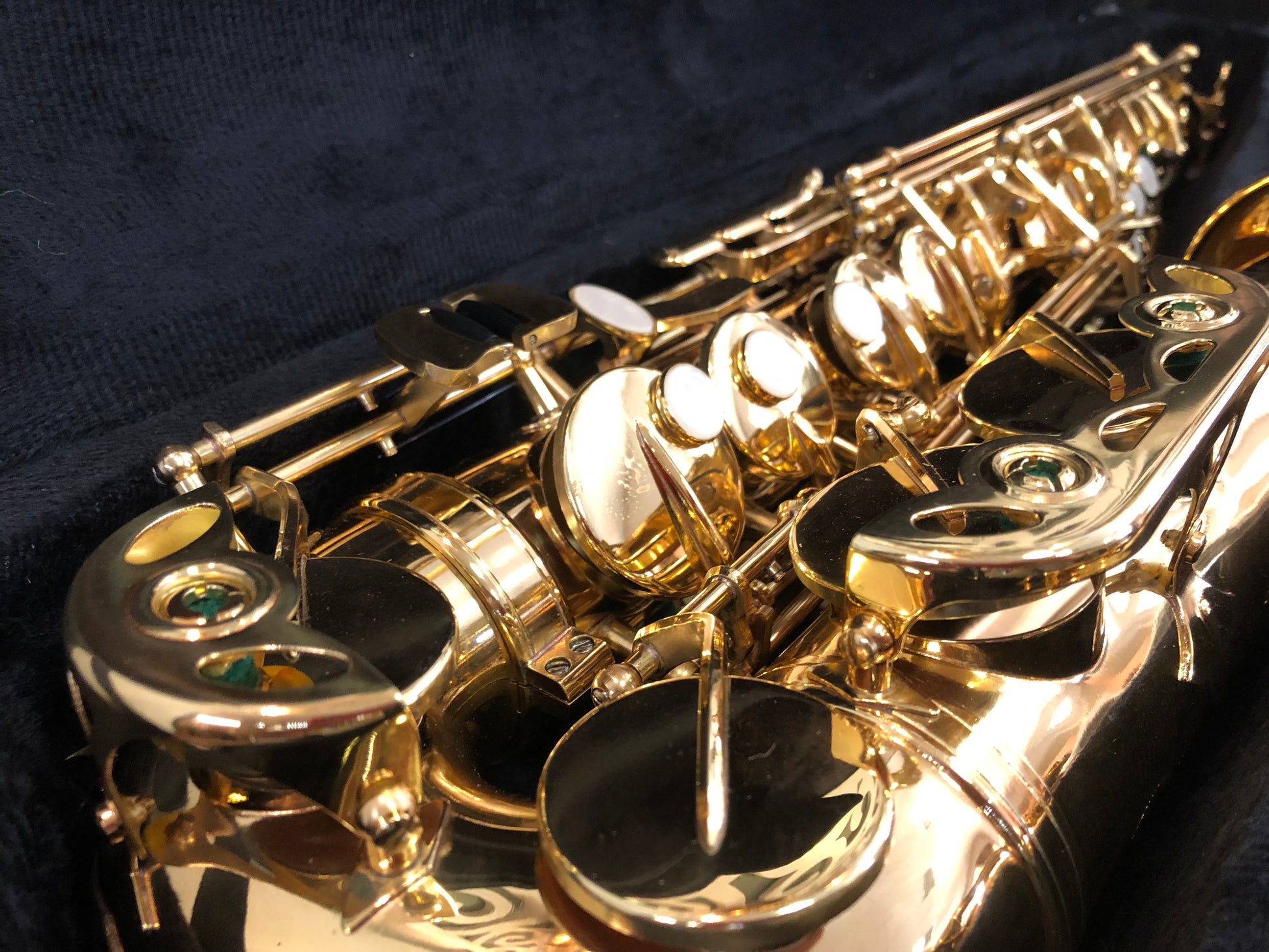 Altsaxophon Schüler- und Anfänger-Set von Costa Instruments mit Koffer, komplett und bereit zum Spielen.