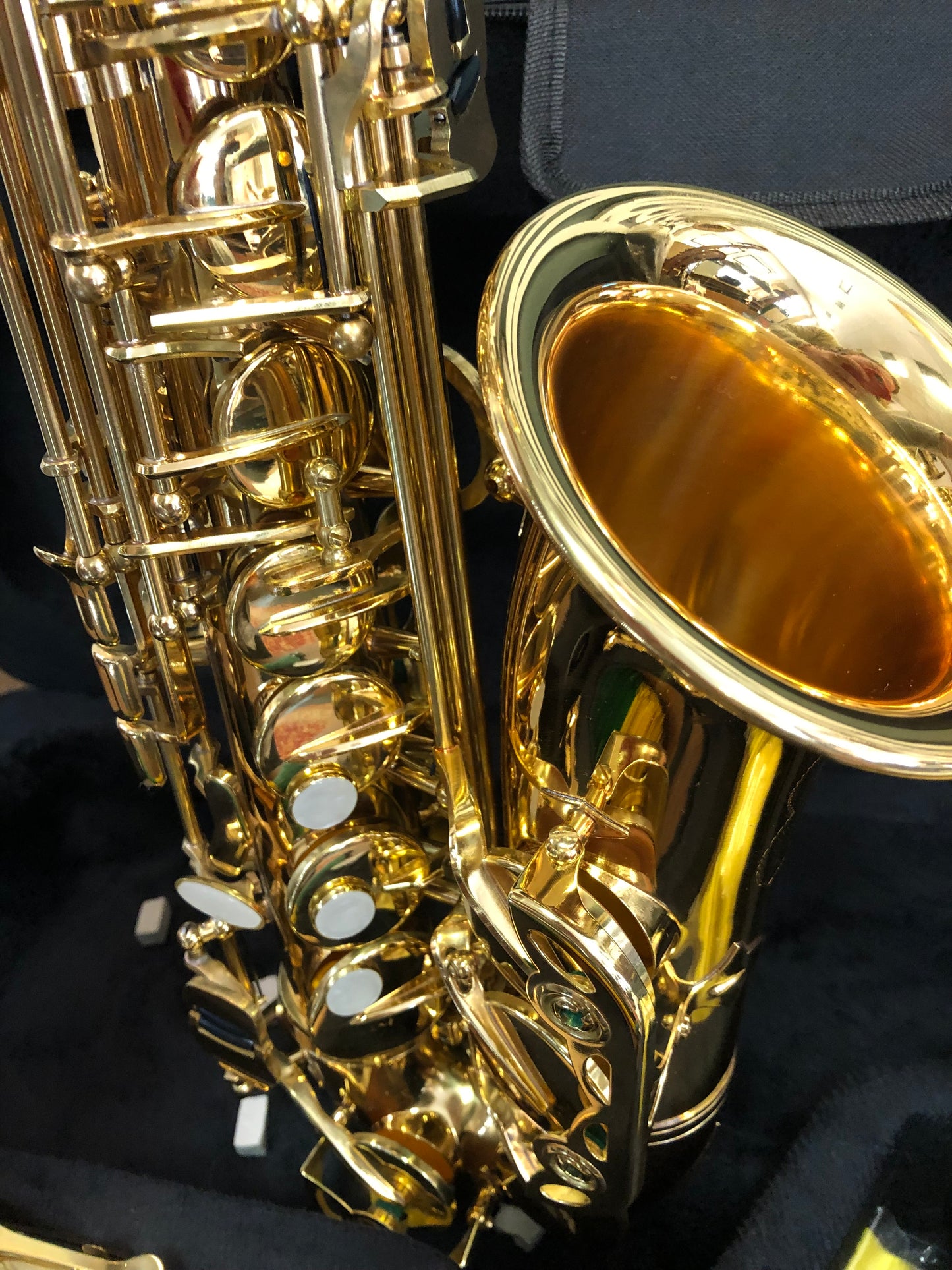 Altsaxophon für Anfänger von Costa Instruments, komplettes Set mit Koffer, ideal für Einsteiger und Schüler.