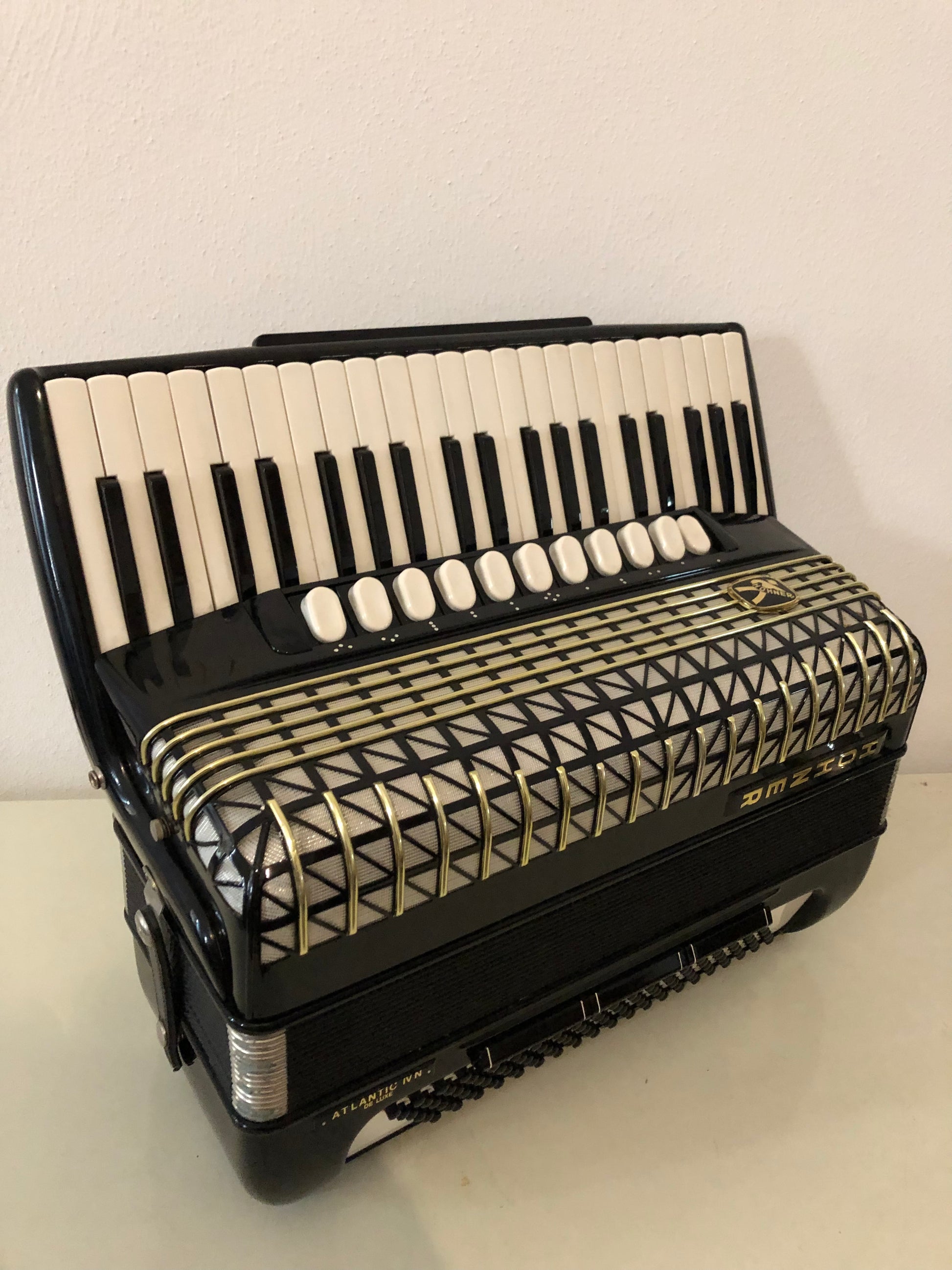 Hohner Atlantic IV N Deluxe 120 Bass Accordion – 11 Registers Hohner Atlantic IV N Deluxe 120 Bass Accordion – 11 Registers