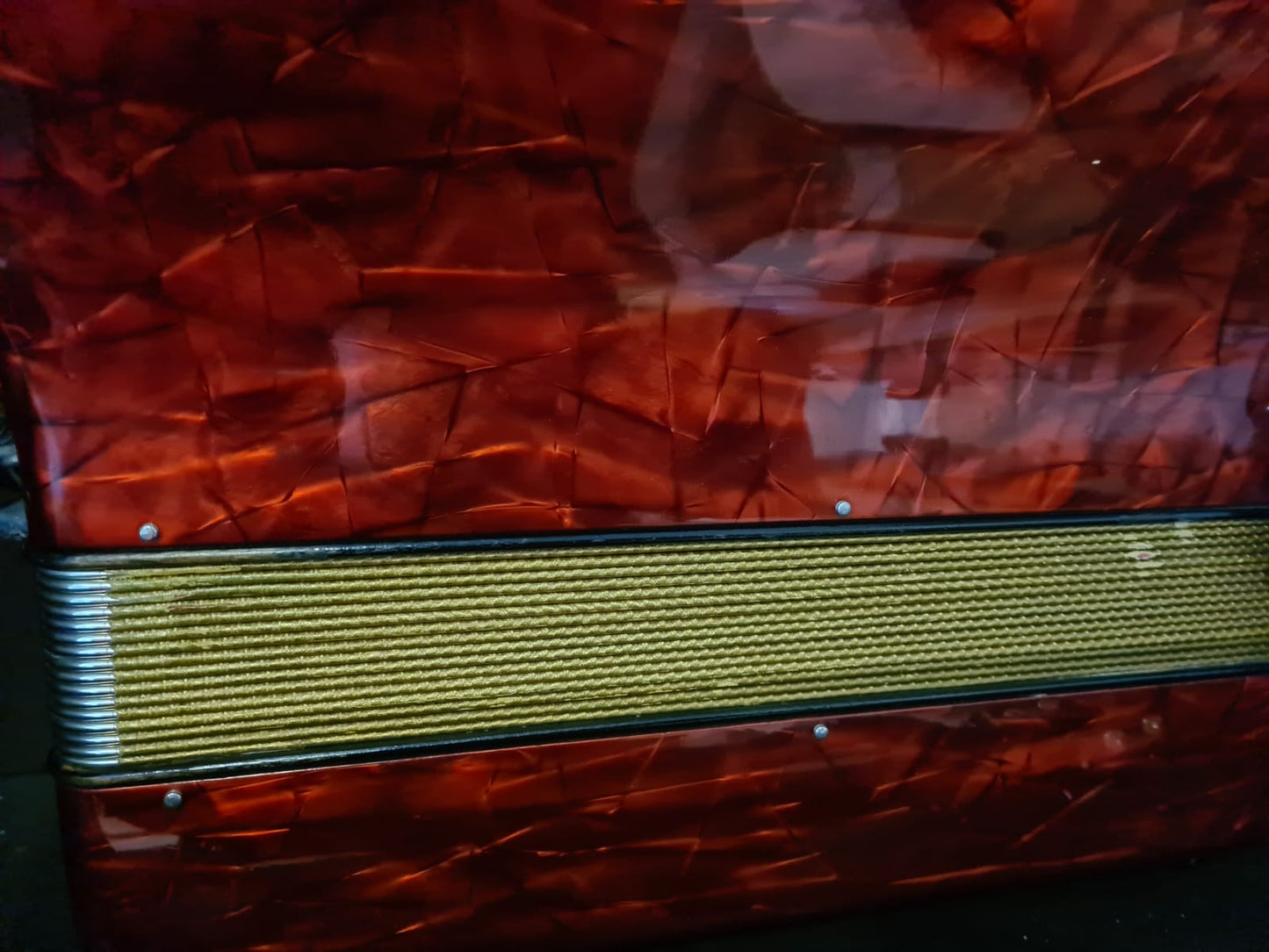 Hohner Verdi II M Akkordeon von Costa Instruments, rotes Gehäuse, 96 Bässe, 9 Diskantregister, gebraucht, mit Garantie