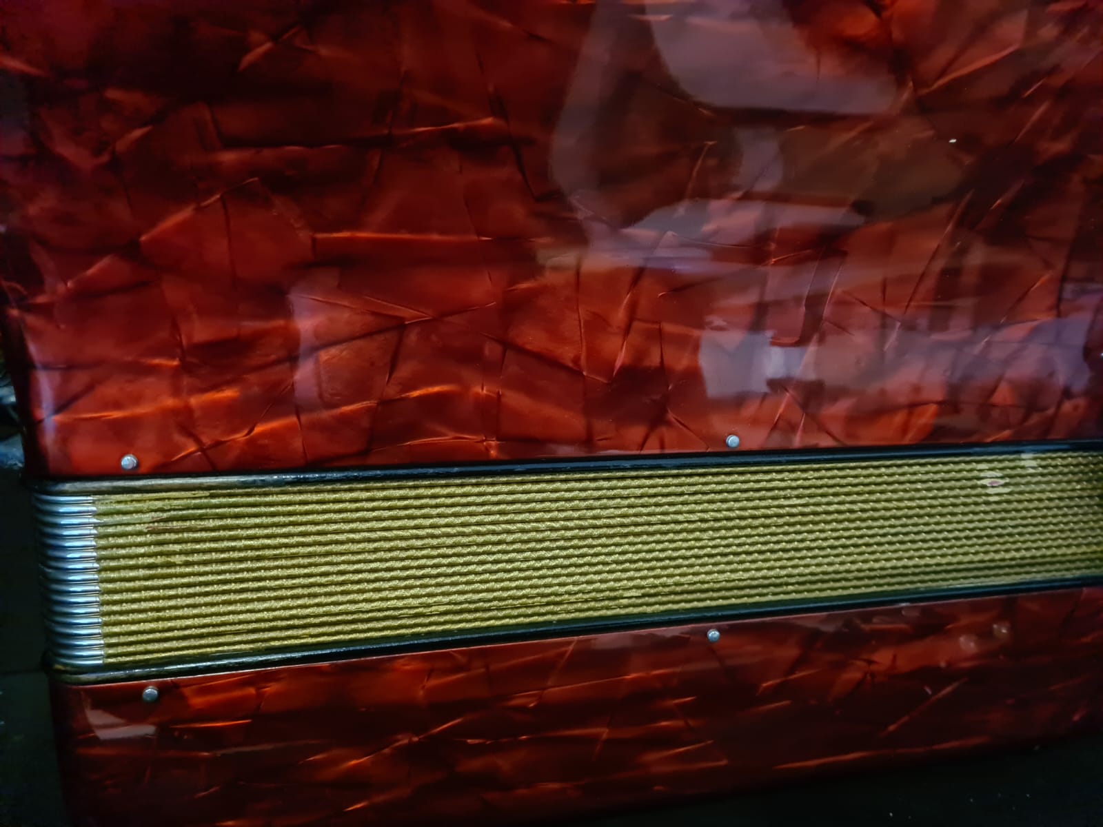 Hohner Verdi II M Akkordeon von Costa Instruments, rotes Gehäuse, 96 Bässe, 9 Diskantregister, gebraucht, mit Garantie
